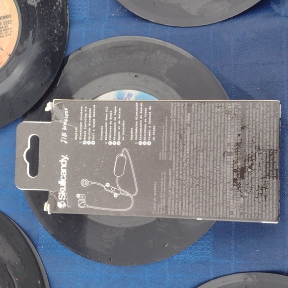 Skullcandy JIB Wireless Earbuds - Picture 2 of 3